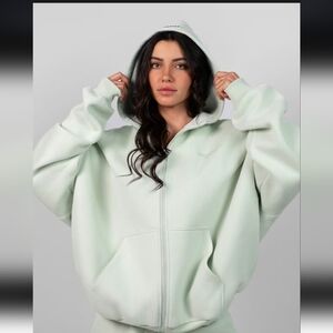 Comfrt XL Mint Zip-Up Hoodie